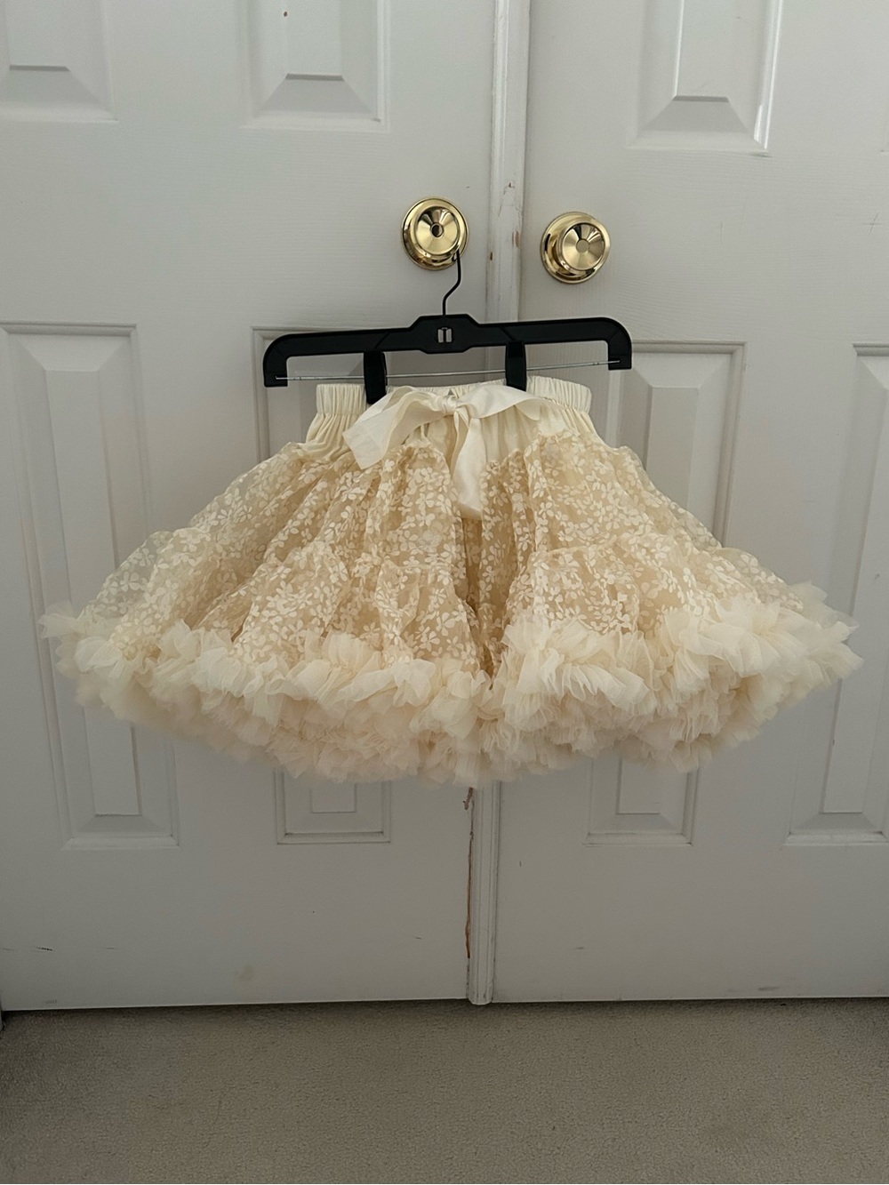 Oopsy Daisy Baby ivory daisy pettiskirt size medium cream floral glitter fluffy